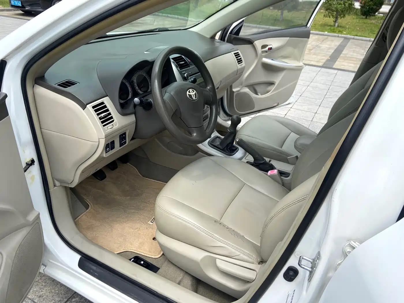 Toyota Corolla 2009 1.6L Manual GL Sunroof Special Edition фото 8