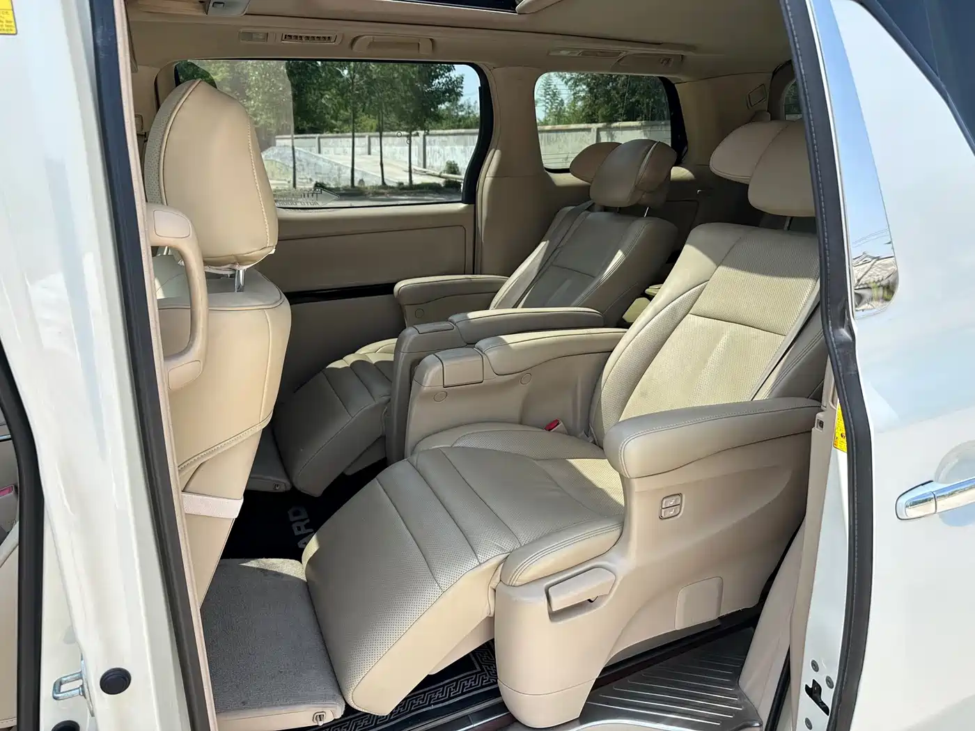 Toyota Alphard 2011 Model 2.4L Luxury фото 8