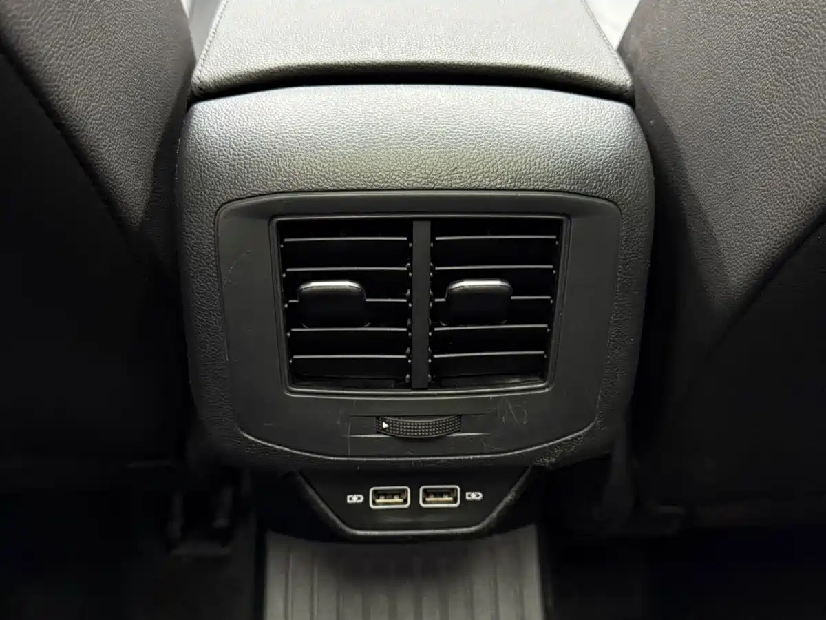 Volkswagen T-ROC 2021 280TSI DSG 2WD Comfort Smart Connect 30th Anniversary Edition фото 16