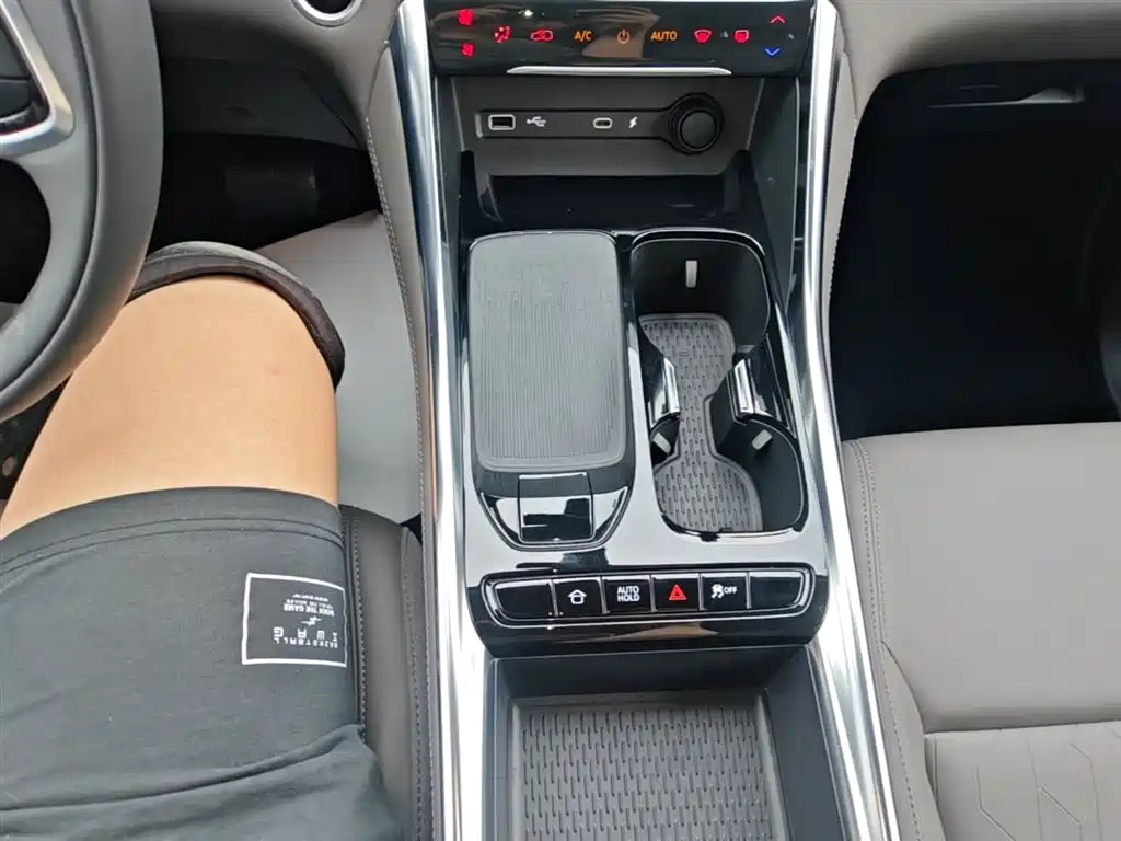 SAIC Maxus Maxus G50 PHEV 2025 Pilot Edition фото 14