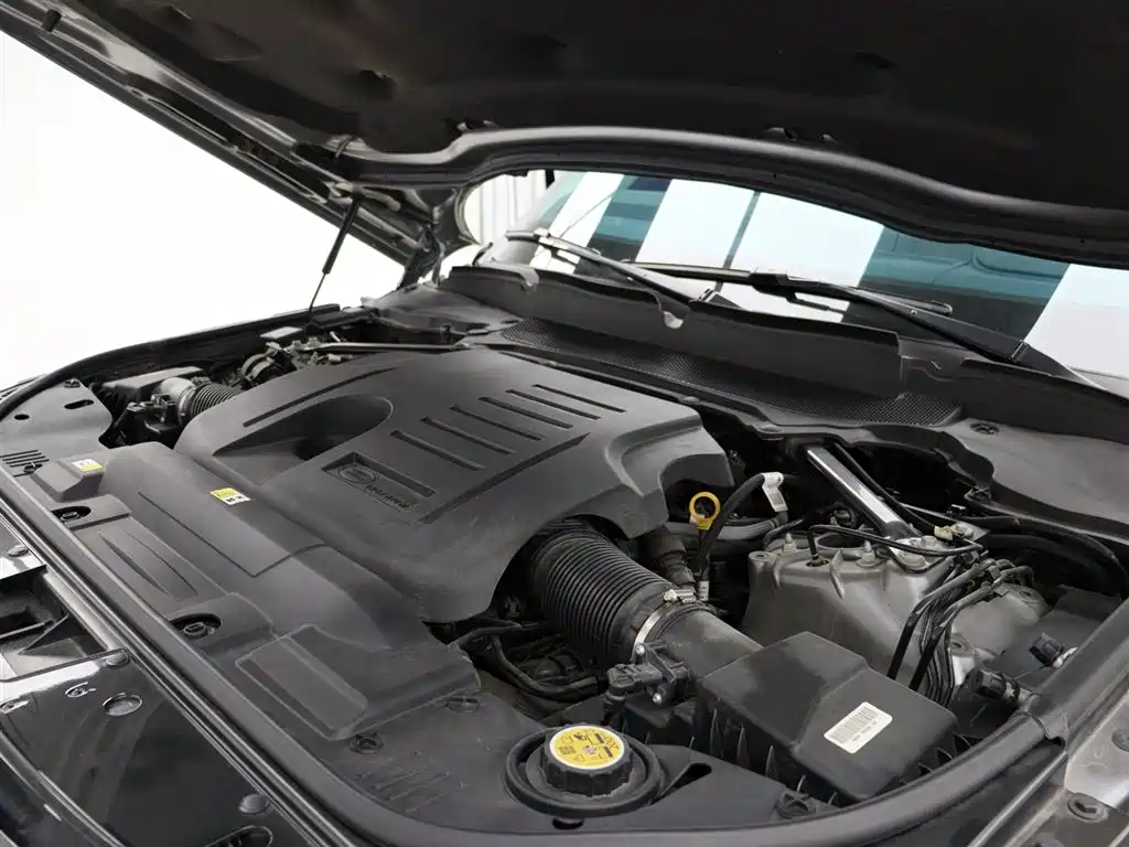 Land Rover Range Rover 2022 3.0 L6 400PS Heritage Extended Classic Edition фото 26