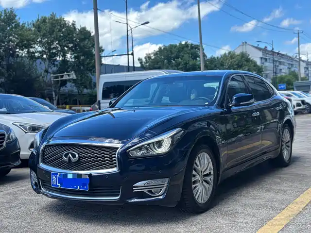 Infiniti Q70 2020