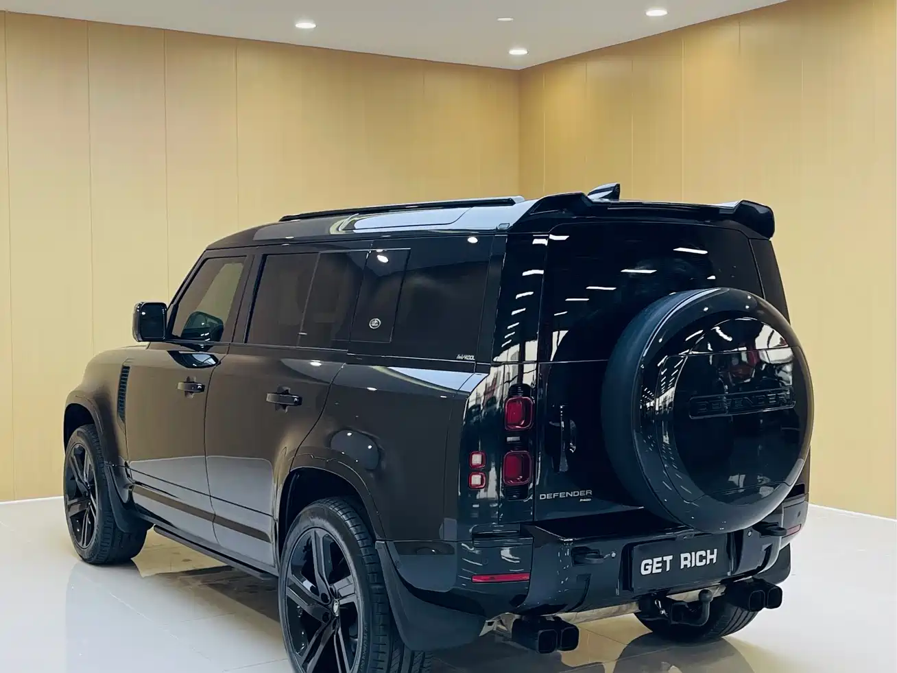 Land Rover Defender 2023 Model 110 3.0T P400 X-DYNAMIC HSE фото 7