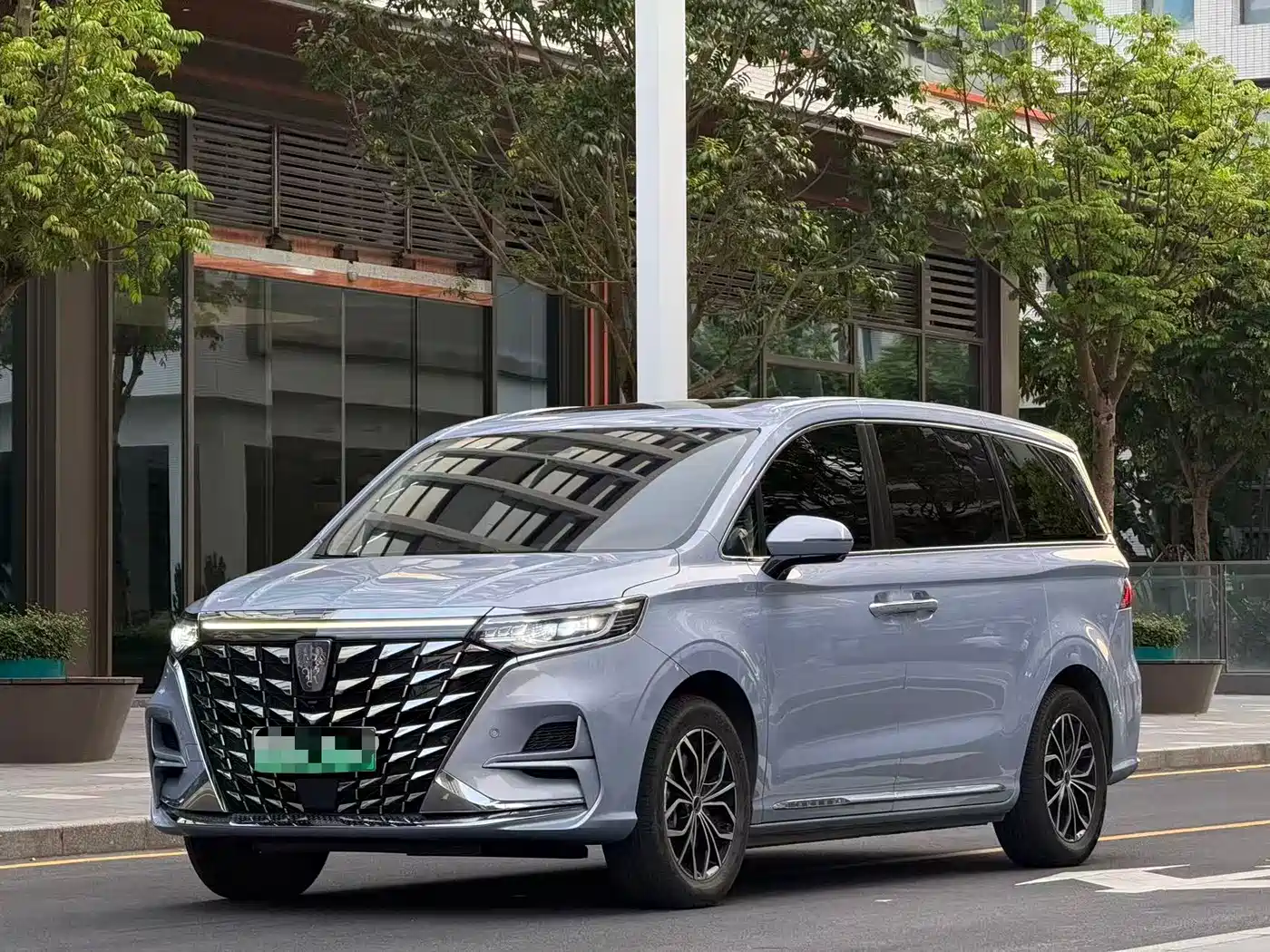 Roewe iMAX8 EV 2023 2022 Gold Edition