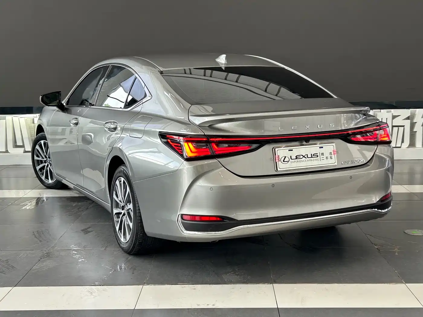 Lexus ES 2025 2025 300h Ultimate Edition