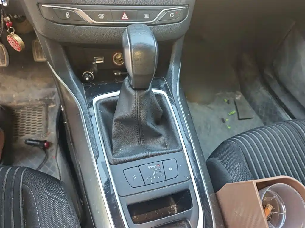 Peugeot 408 2015 Model 1.2T Automatic Luxury Edition фото 7
