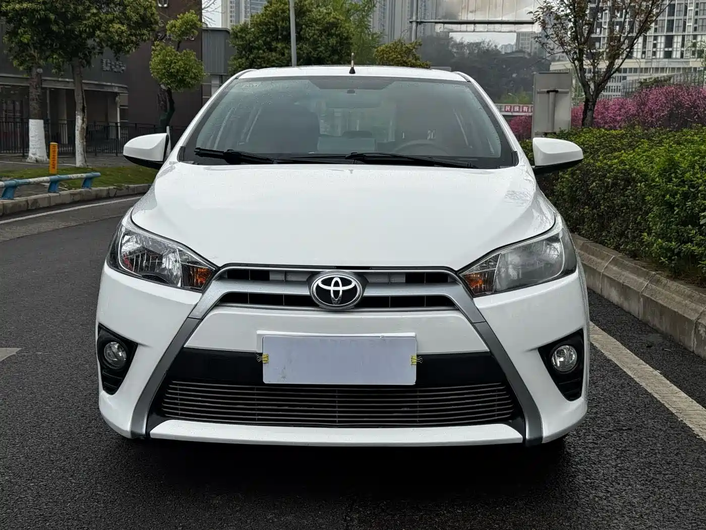 Toyota YARiS L Zhi Xuan 2015 1.5G Auto Sunroof Special Edition фото 2