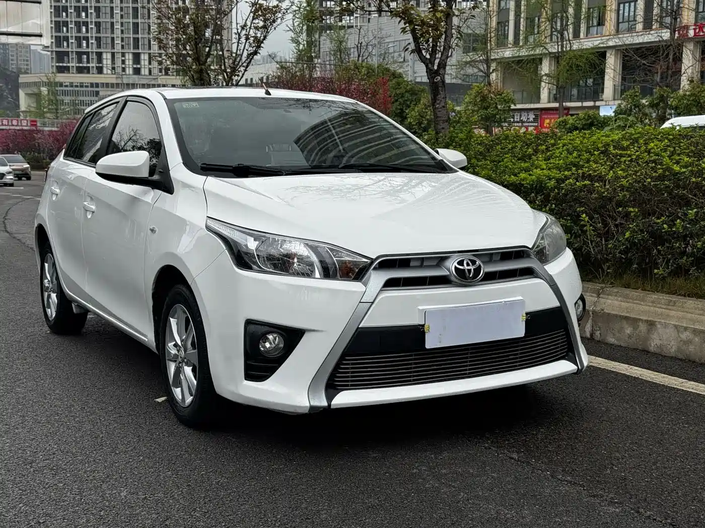 Toyota YARiS L Zhi Xuan 2015 1.5G Auto Sunroof Special Edition фото 3