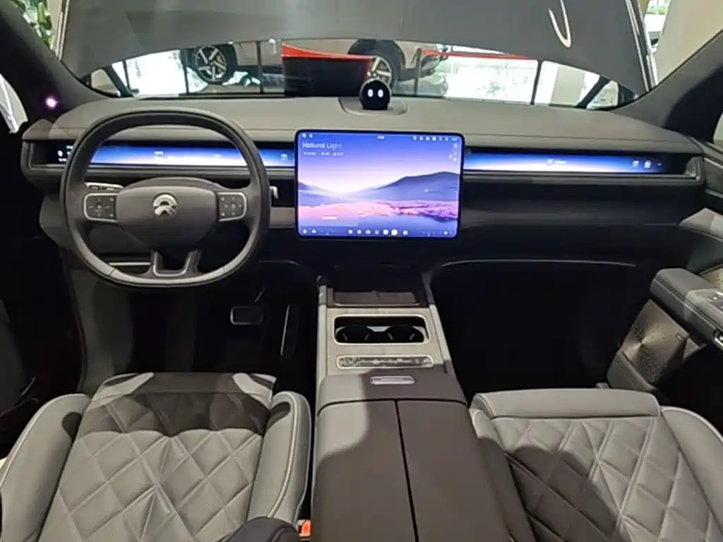 NIO ES8 2026 2025 Model 6-Seat Executive Luxury Edition
