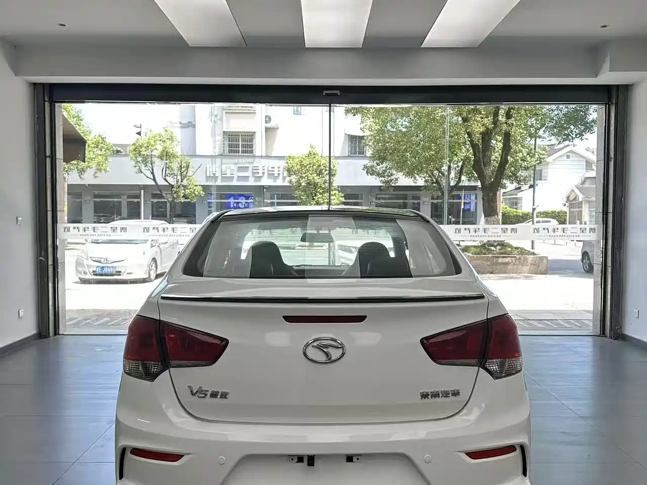 Soueast V5 Lingzhi 2017 2017 1.5L CVT New Leisure Type