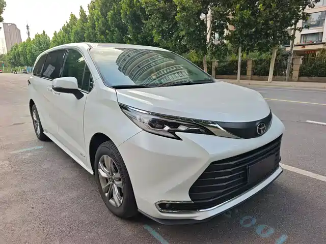 Toyota Sienna 2025