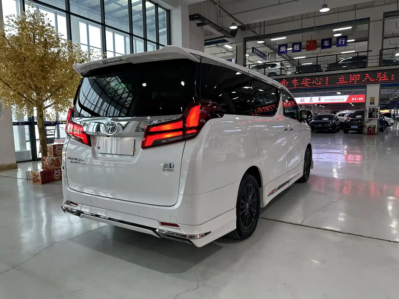 Toyota Alphard 2019 Hybrid 2.5L Premium Edition фото 7