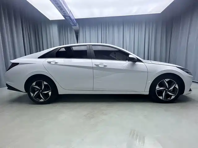 Hyundai Elantra 2022 1.5L CVT GLX Elite Edition — фото 5