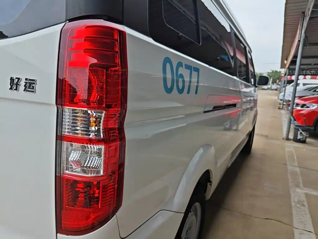 SRM Xinyuan Good Luck 2024 2023 Standard Passenger Vehicle