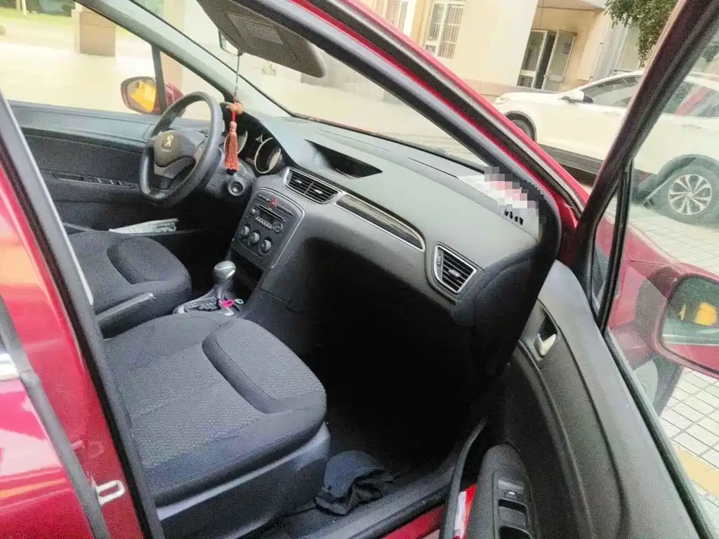 Фото 13 - Peugeot 308