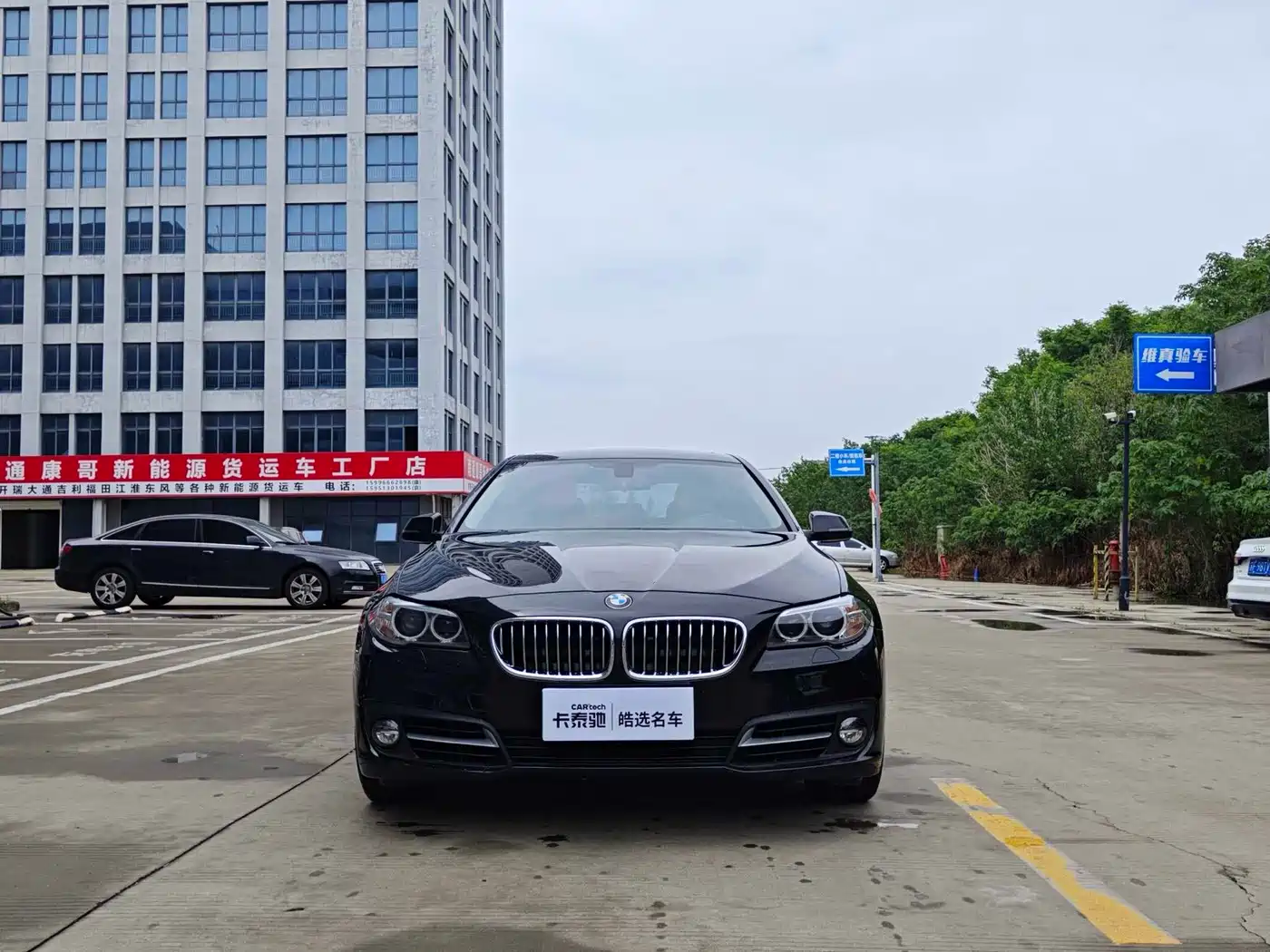 BMW 5 Series (Import) 2014 520i Classic фото 2