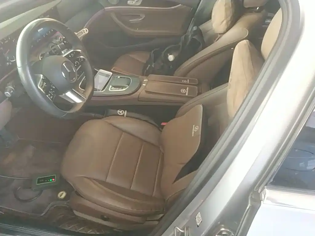 Photo 15 - Mercedes-Benz E-Class