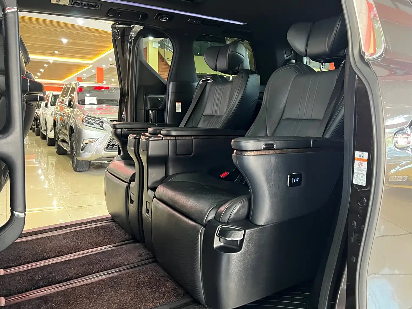 Toyota Alphard 2018 Facelift 3.5L Premium Edition фото 13