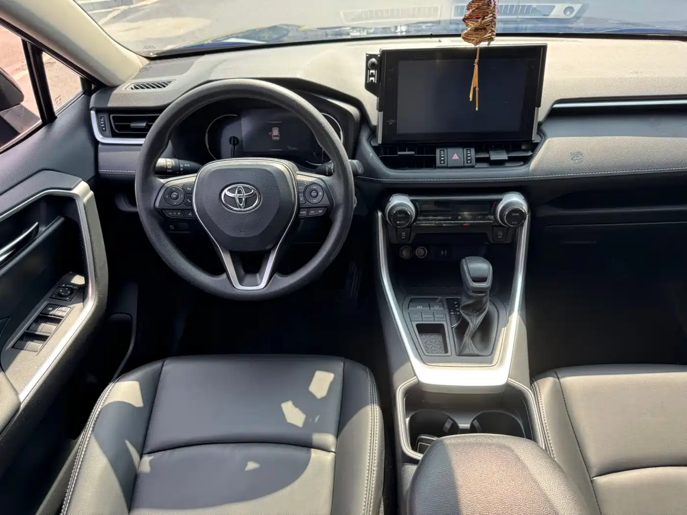 Toyota RAV4 Rongfang 2022 2.0L CVT 2WD Trend Edition фото 8