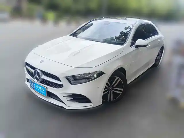 Mercedes-Benz A-Class 2019 Facelift A 180 L Sports Sedan — фото 1
