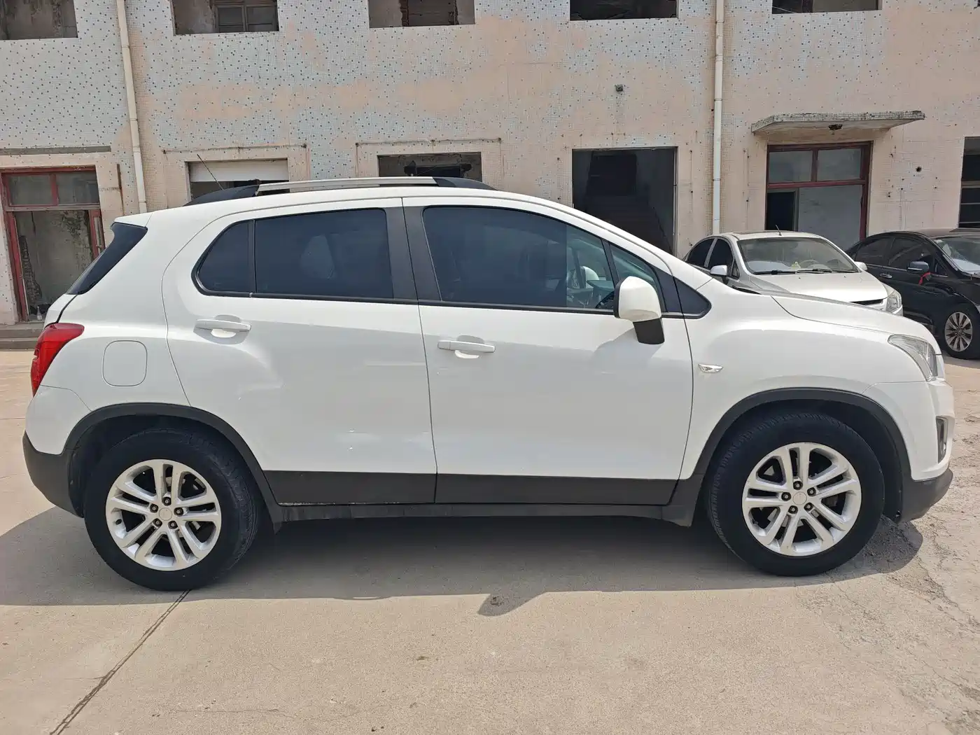 Chevrolet Trax 2016 1.4T Manual 2WD Comfort Sunroof Edition фото 3