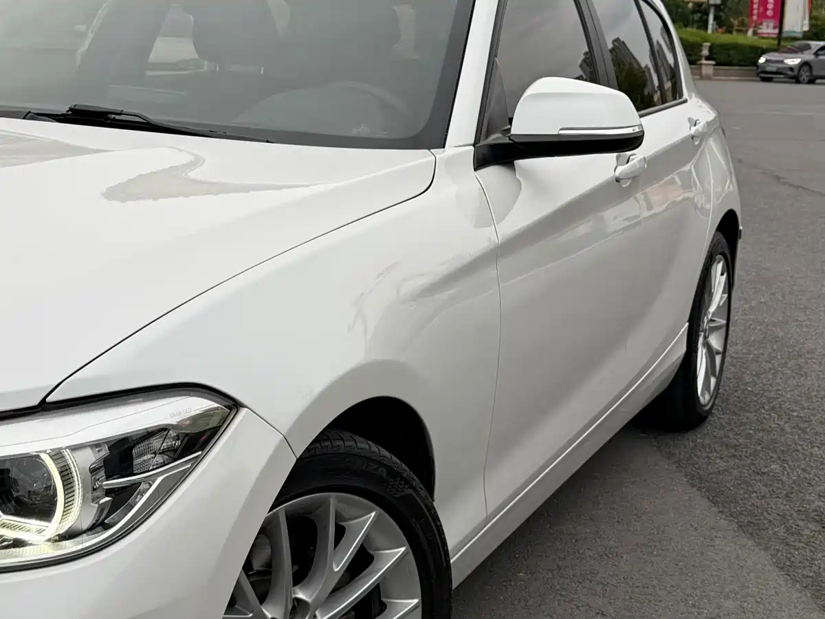 BMW 1 Series (Import) 2015 120i Leading фото 2