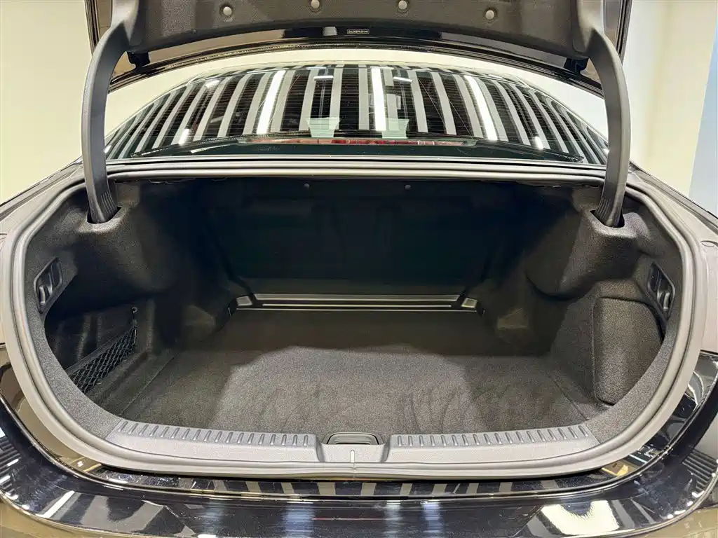 Mercedes-Benz E-Class 2024 E 300 L Fashion фото 12