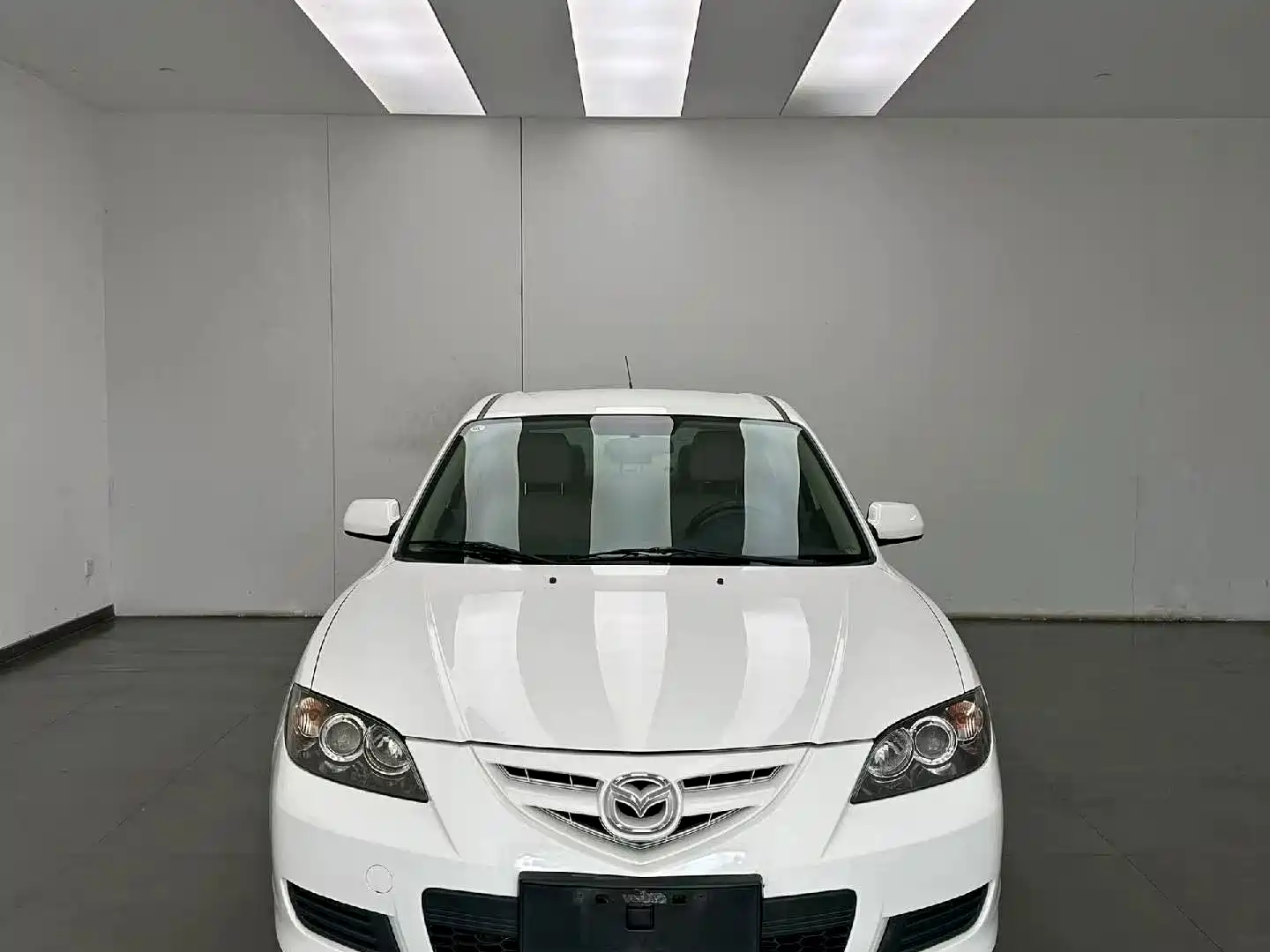 Фото 2 - Mazda 3