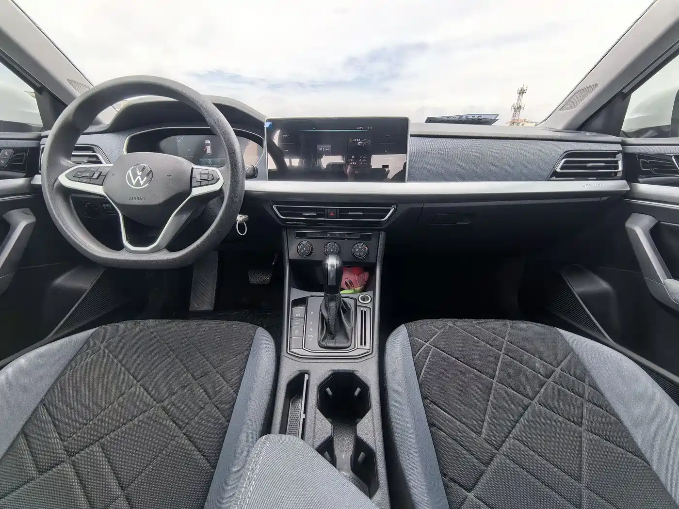 Volkswagen Lavida 2023 Facelift 1.5L Auto Full Comfort Edition фото 9