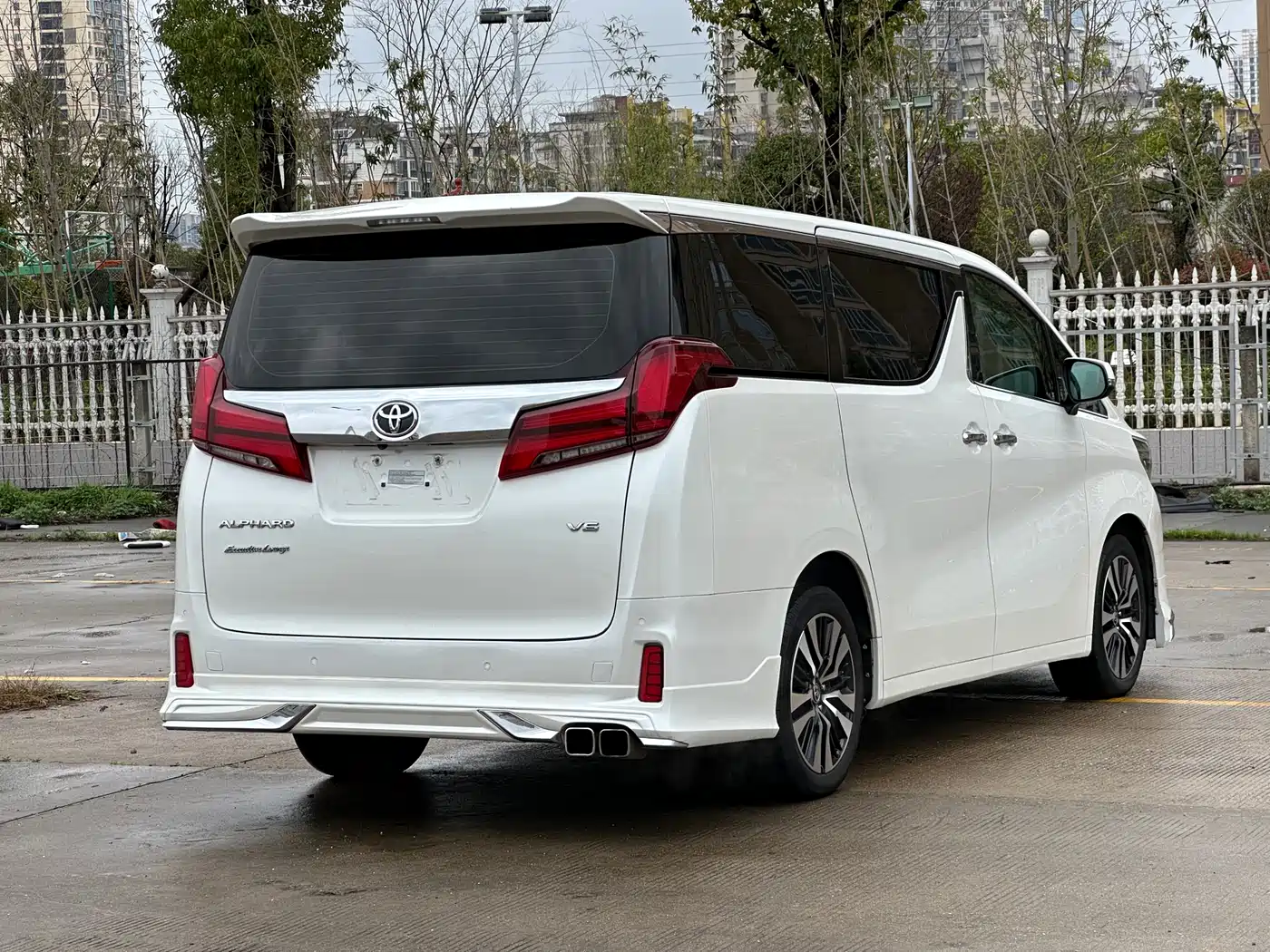 Toyota Alphard фото 7
