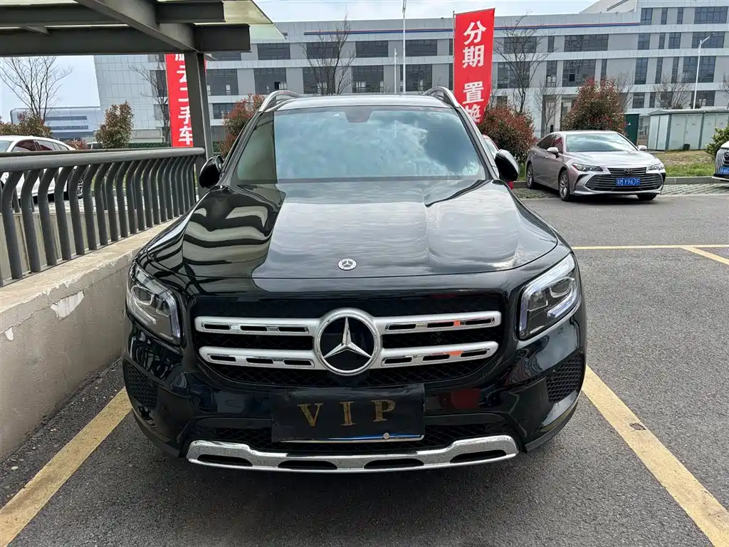 MERCEDES-BENZ GLB