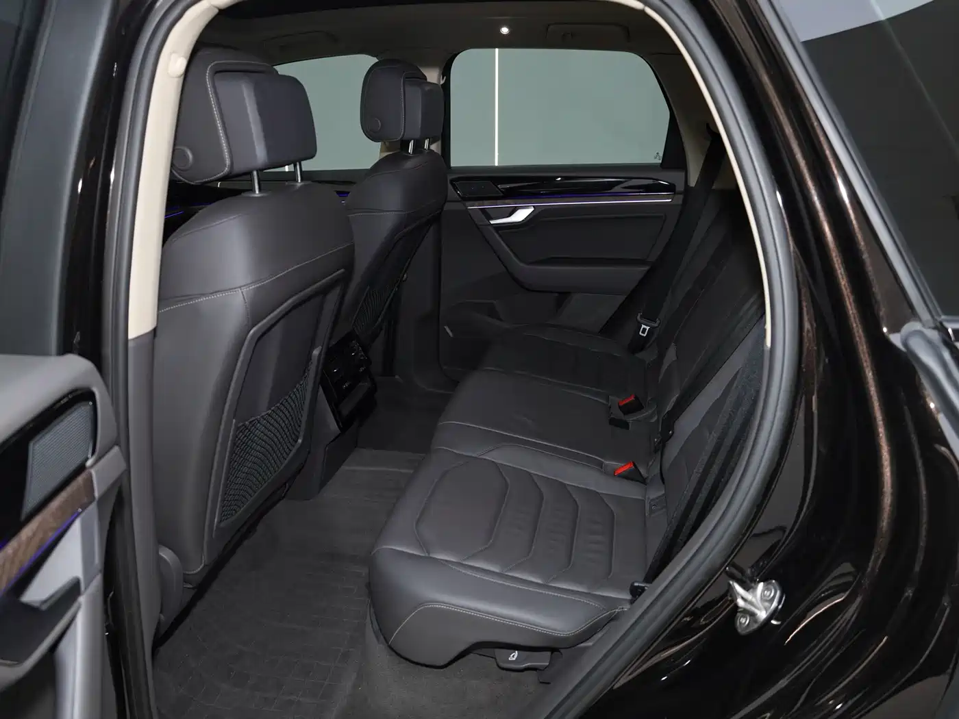Volkswagen Touareg 2022 3.0TSI Rui Xiang Edition Gloss Black Sport Package фото 15