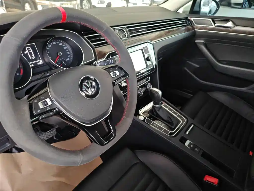 Volkswagen Magotan 2018 Facelift 330TSI DSG Luxury фото 10