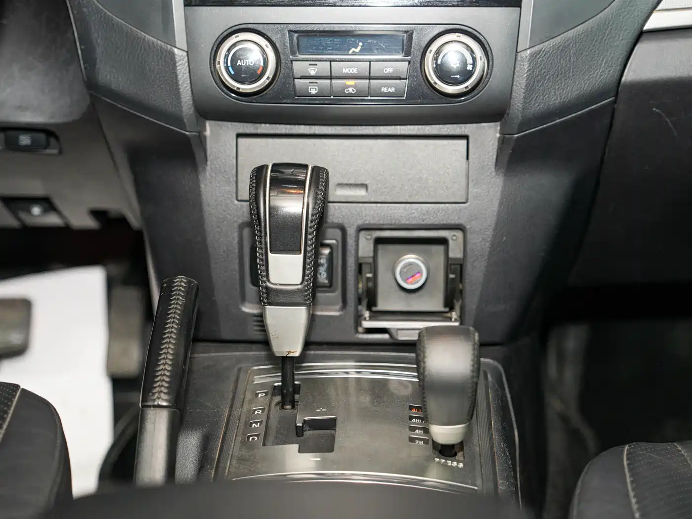 Mitsubishi Pajero (Import) 2010 3.0L Automatic Luxury Edition фото 26