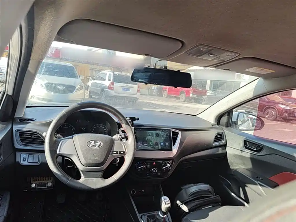 Hyundai Verna 2016 1.4L Manual Cool Edition GLS фото 10
