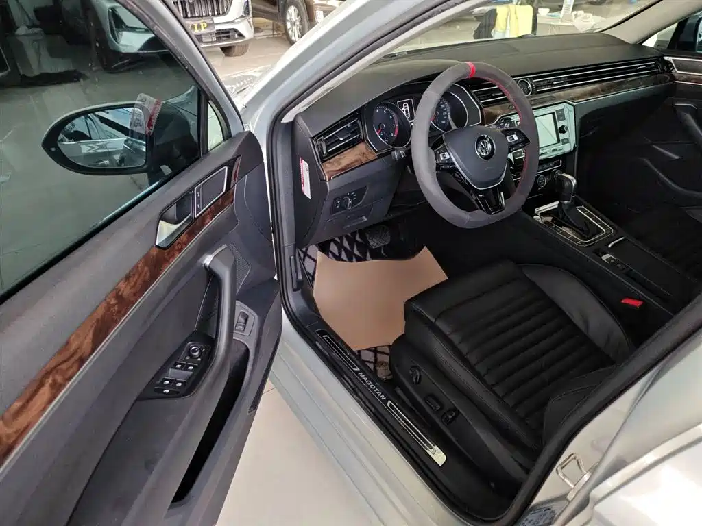 Volkswagen Magotan 2018 Facelift 330TSI DSG Luxury фото 9