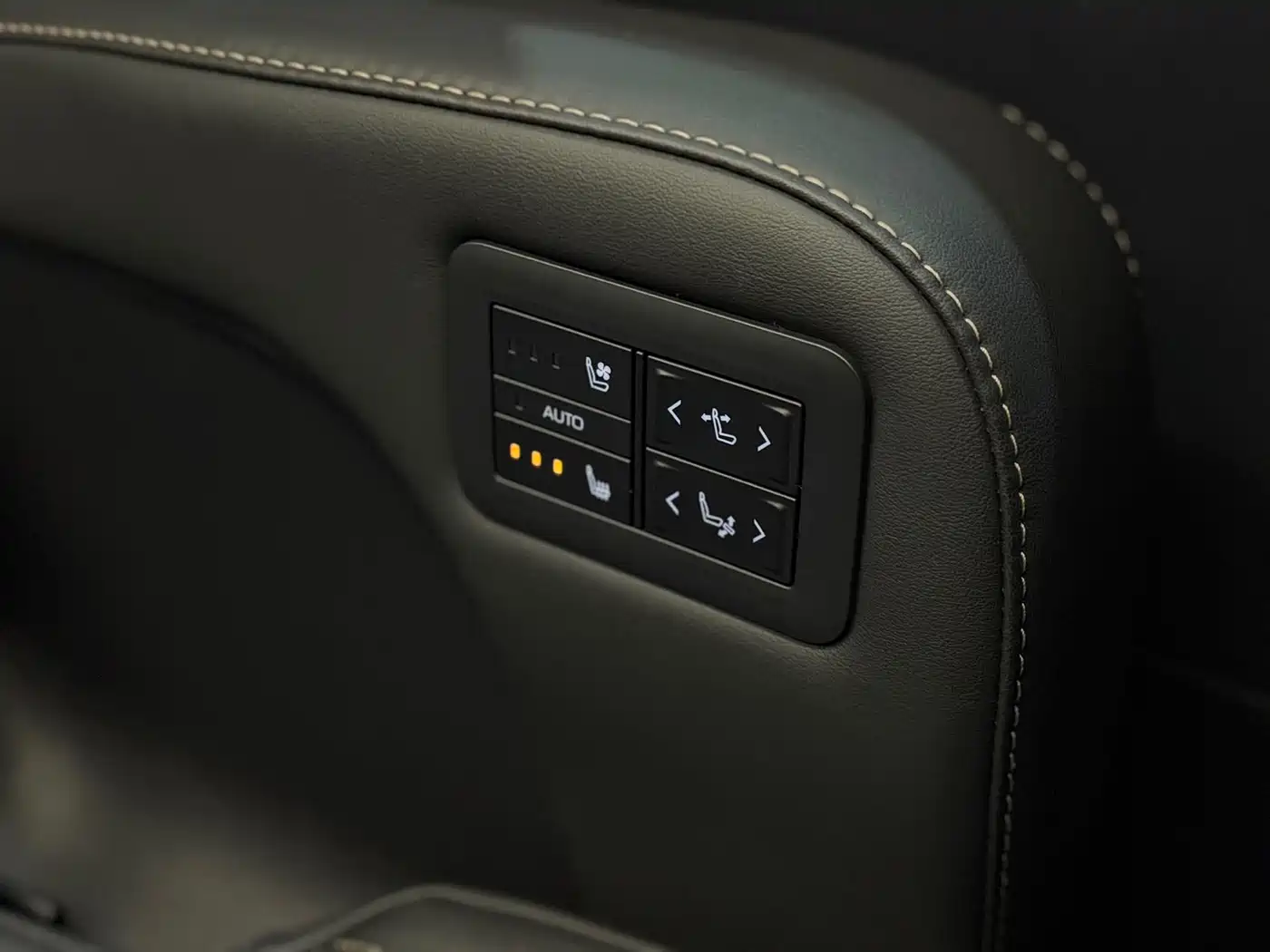 Toyota Alphard 2025 Hybrid 2.5L Ultimate Gold Edition фото 21