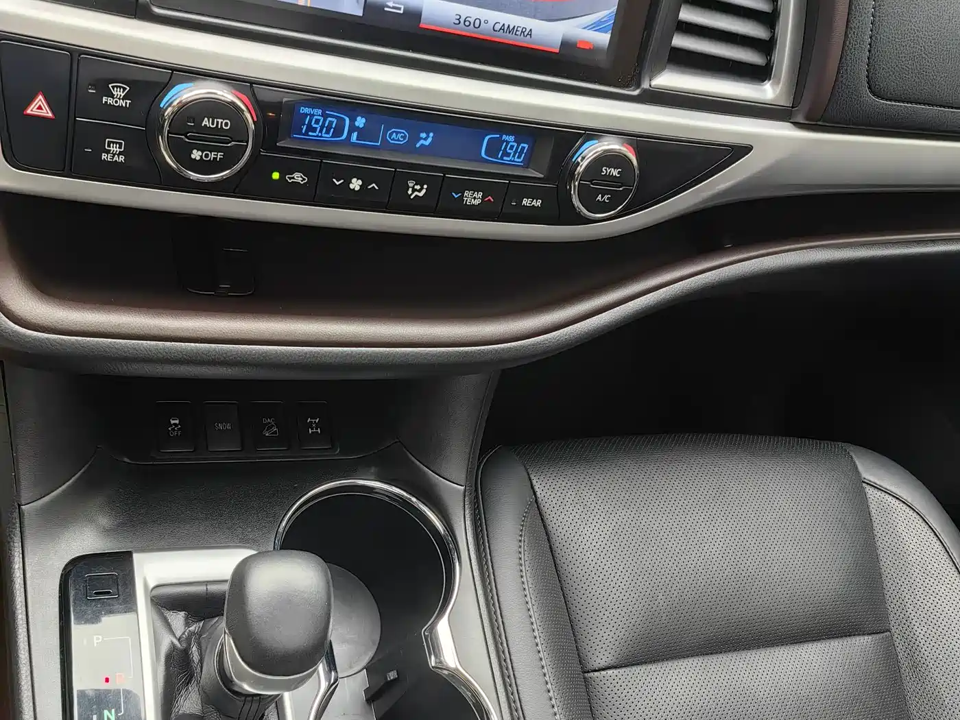 Toyota Highlander 2018 2.0T 4WD Premium 7-seater China VI фото 24
