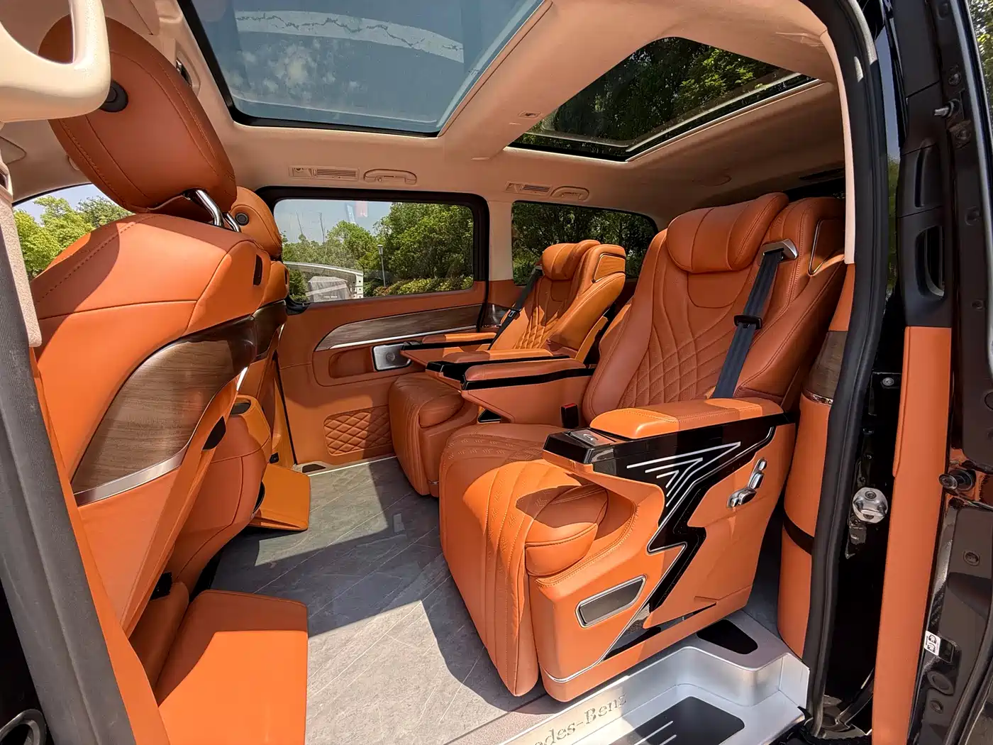 Mercedes-Benz V-Class 2022 V 260 L Long Wheelbase Luxury Edition фото 10