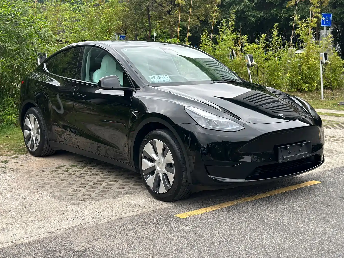 TESLA MODEL Y