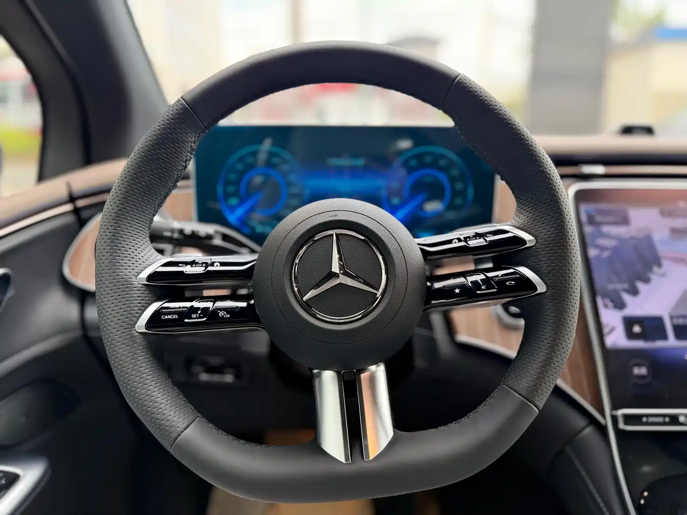 Mercedes-Benz EQE SUV 2024 500 4MATIC Luxury Edition фото 24