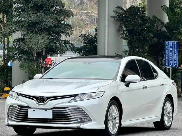 TOYOTA CAMRY