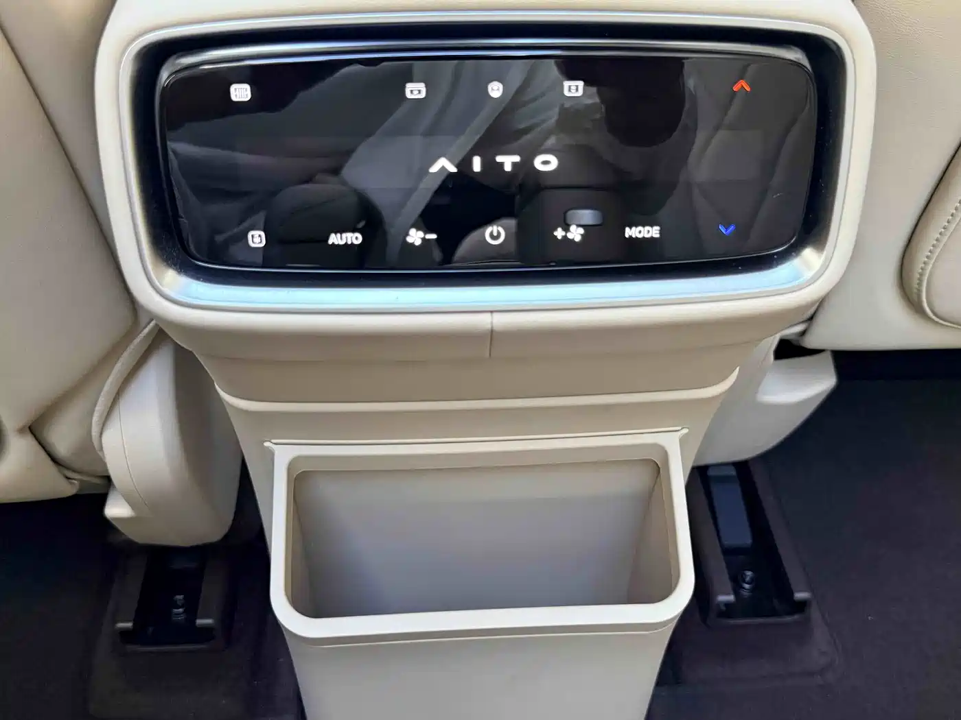 AITO Wenjie AITO M9 2024 Range Extender Max Edition 42kWh 6-seater фото 12