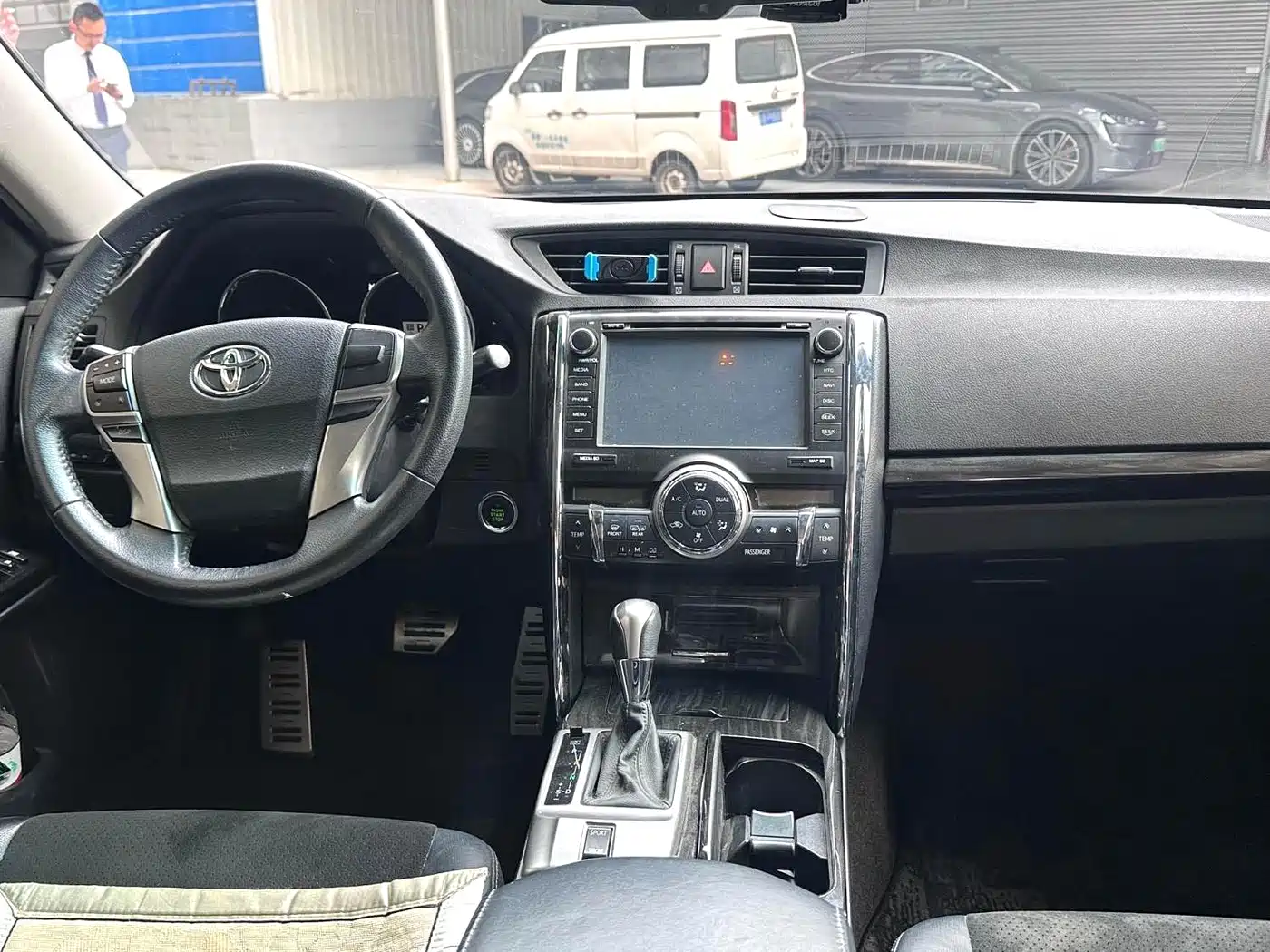 Toyota Reiz 2012 2.5V Grace Elite Styling Edition фото 7
