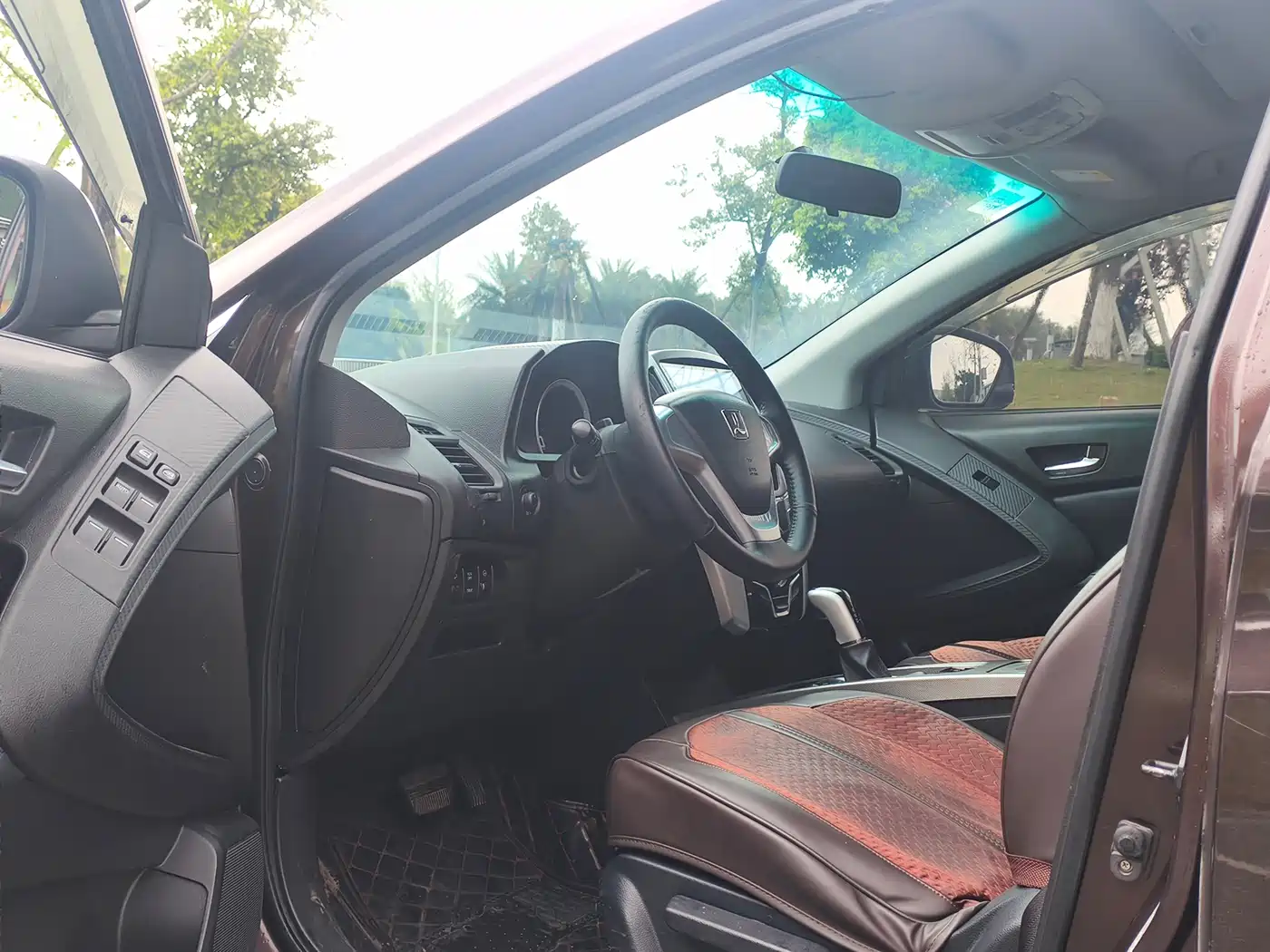 LUXGEN EXCELLENT 6 SUV