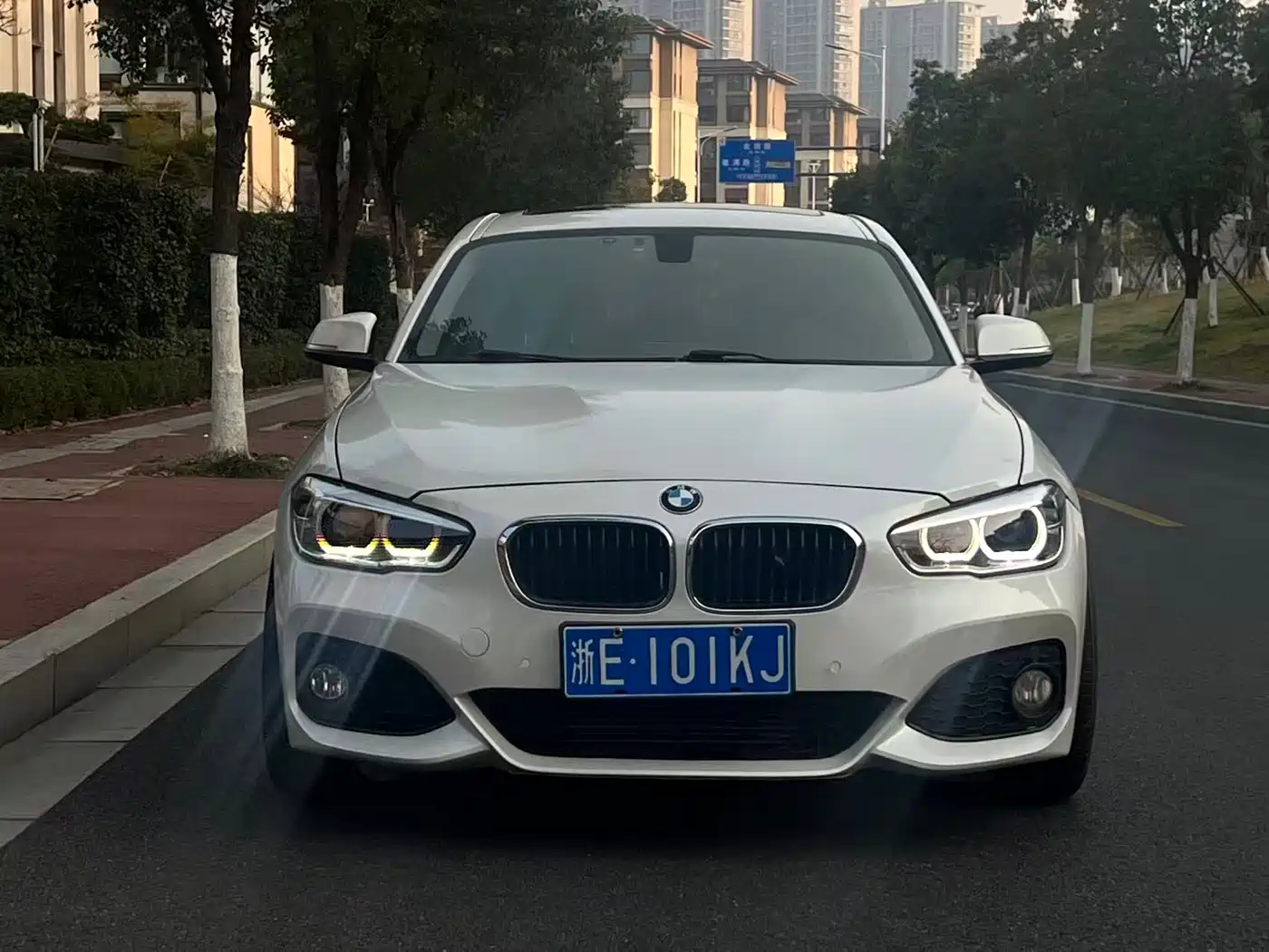 BMW 1 Series (Import) 2015 120i Leading фото 3