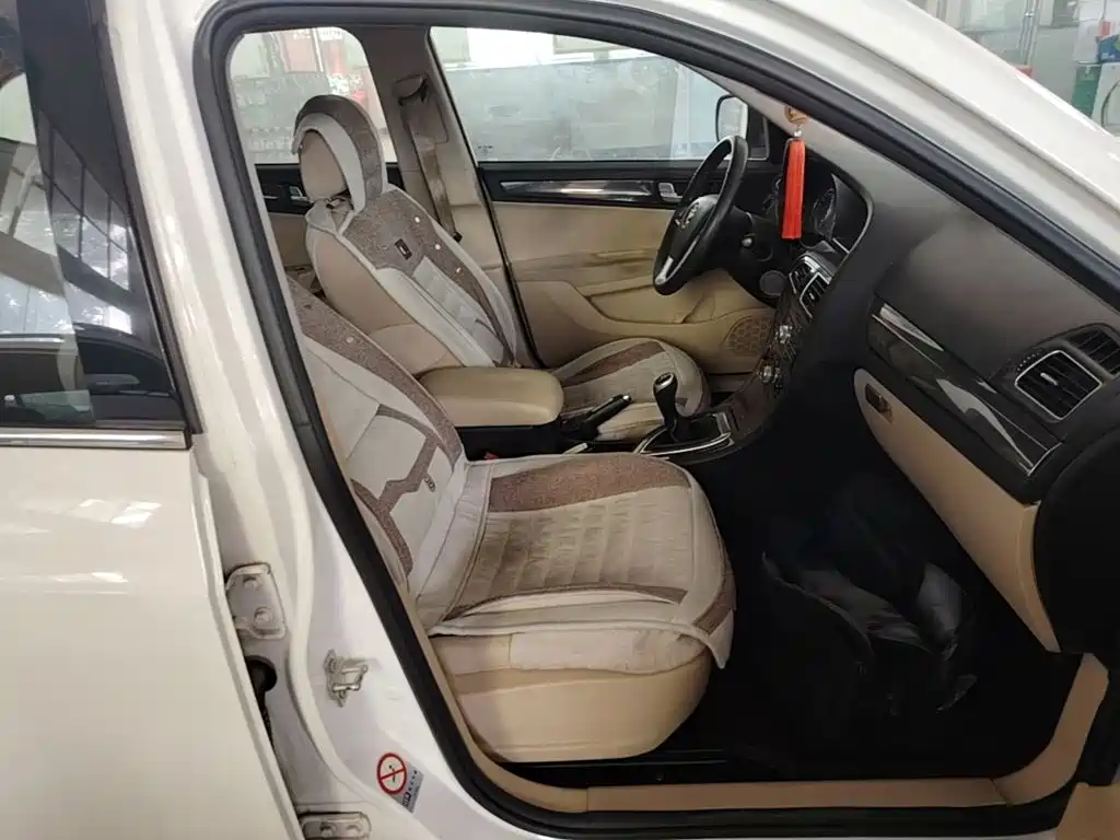 Photo 25 - Zhonghua V5