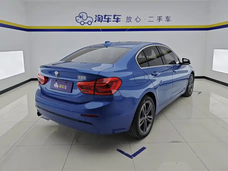 BMW 1 Series 2018 118i Sport Edition фото 3