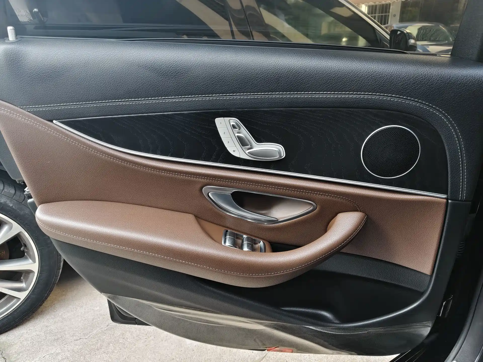 Фото 20 - Mercedes-Benz E-Class
