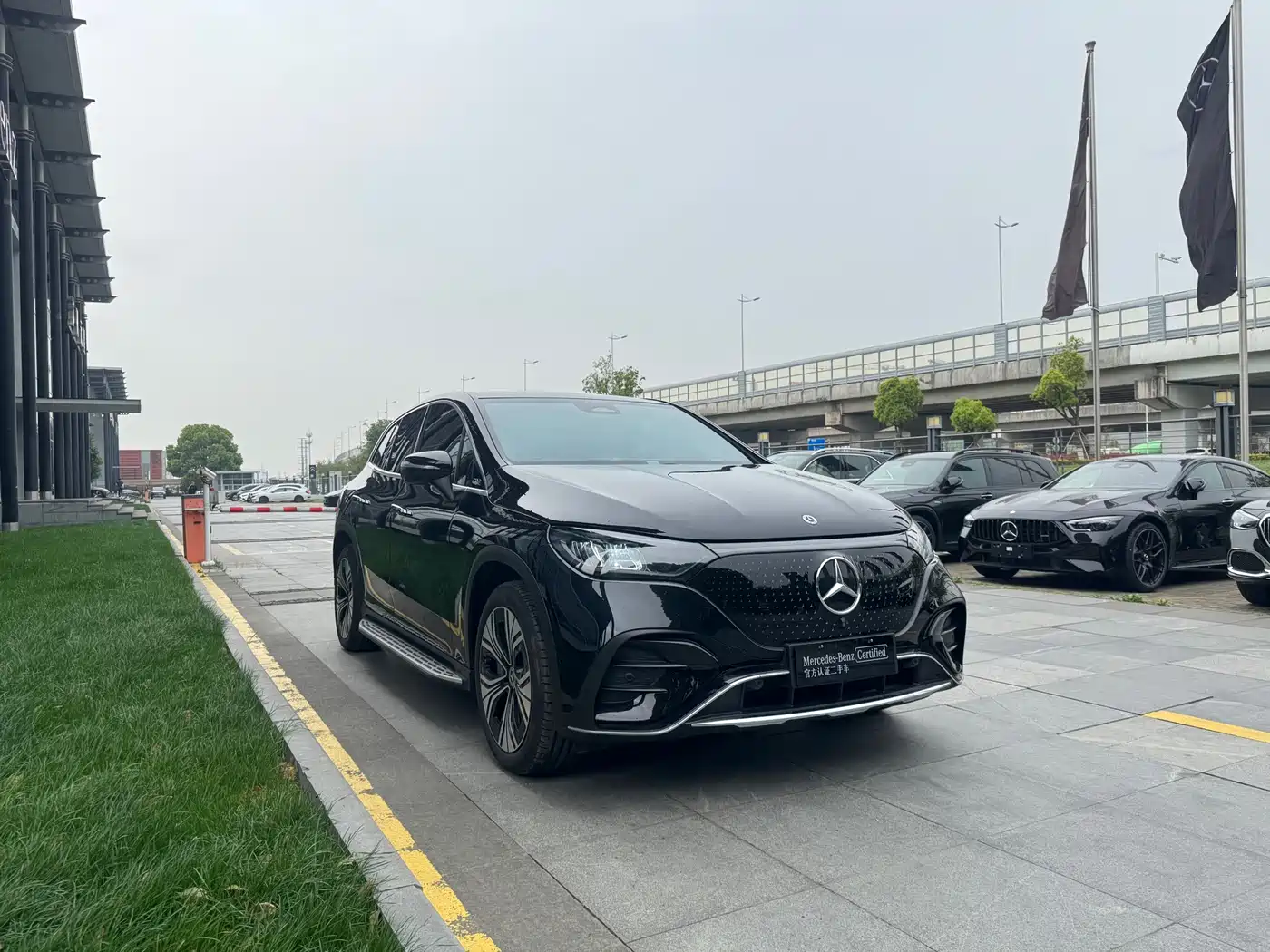 MERCEDES-BENZ EQE SUV